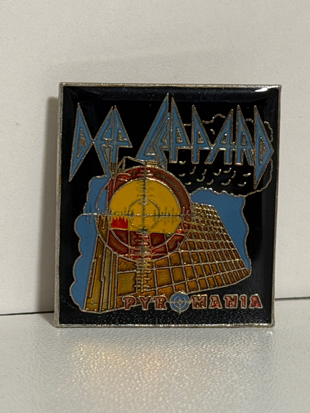 Vintage 1980’s Def Leppard Pyromania Album Music Tour Enamel Lapel Hat Pin Black